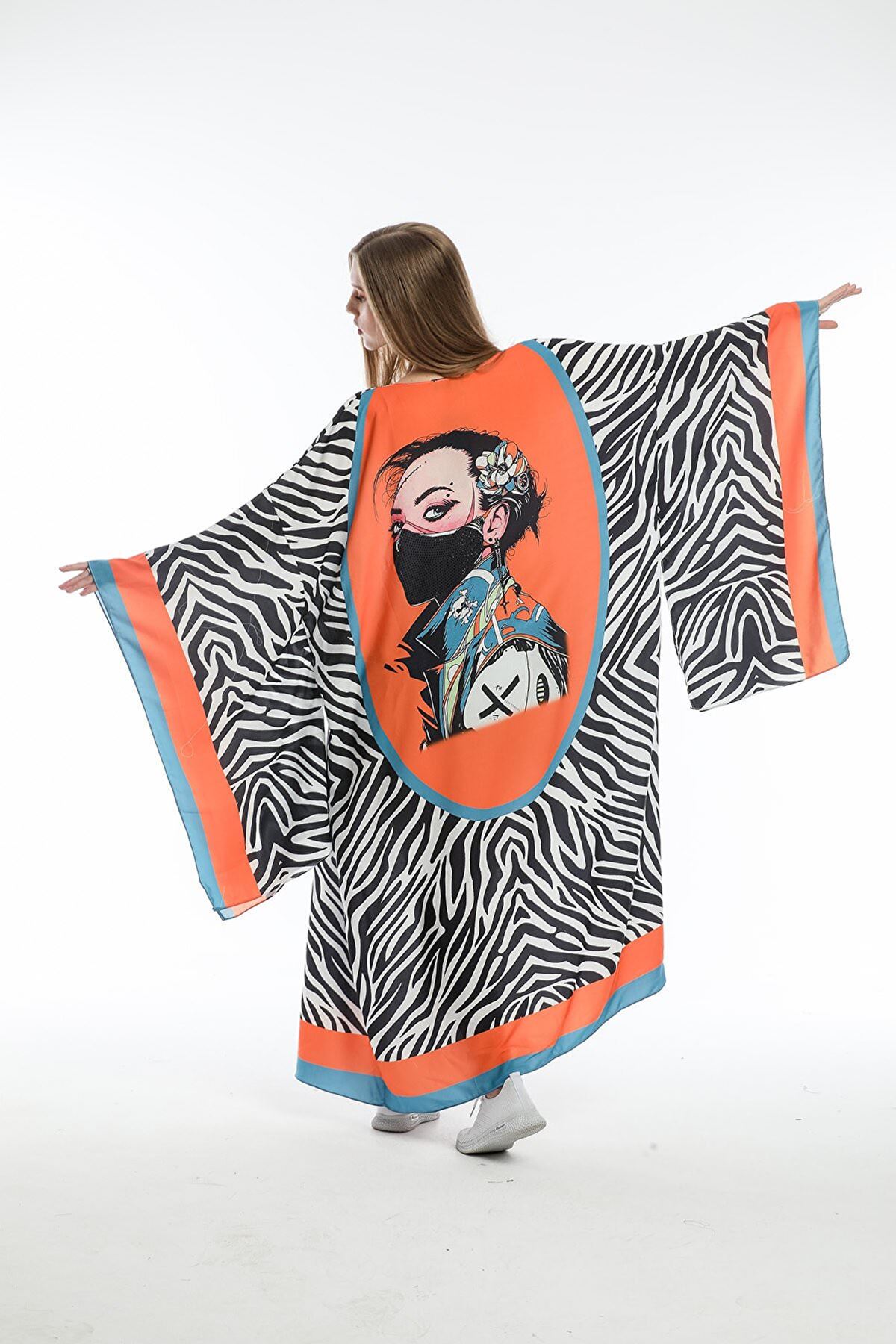 Maskeli Japon Woman Zebra Desen Dizayn Siyah/Turuncu/Mavi Özel Tasarım Kimono-Siyah/Turuncu/Mavi
