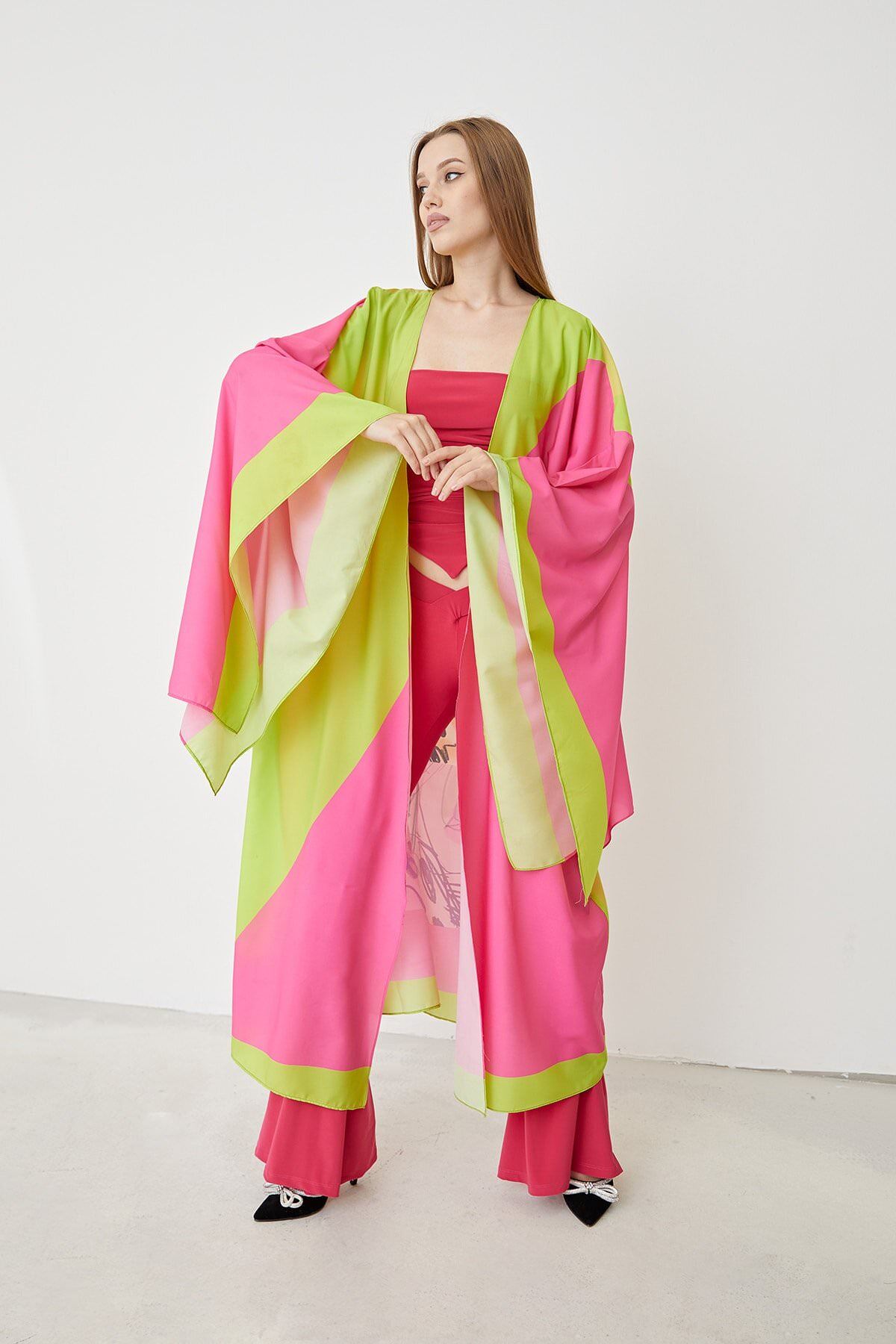 Dijital Baskılı Fuşya Bej Yeşil Kadın Figürlü  Özel Tasarım Kimono-Fuşya / Bej / Yeşil