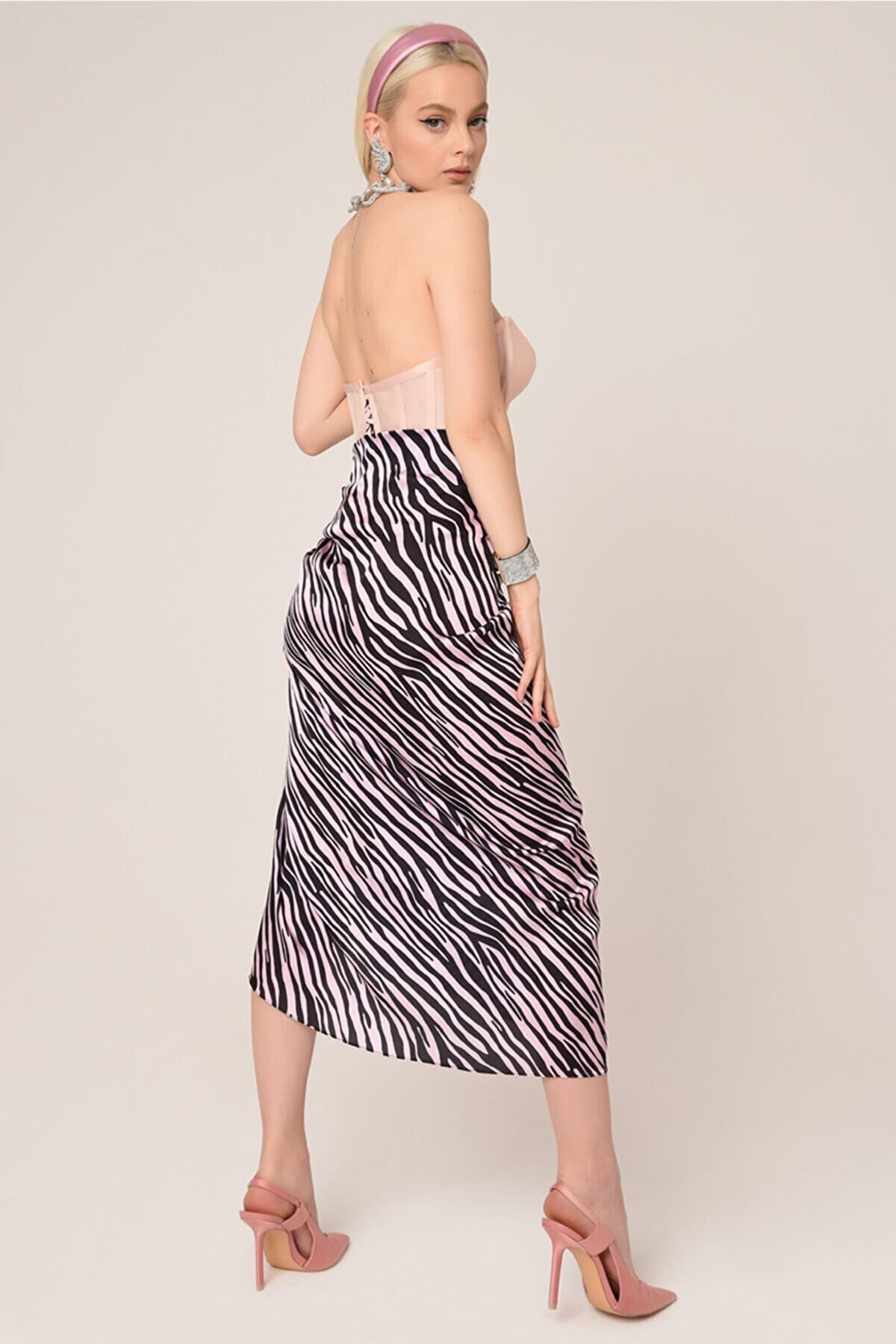 Kalın File Detaylı İç Gösteren Zebra Desen Etekli Braletli Özel Tasarım Elbise-Pembe