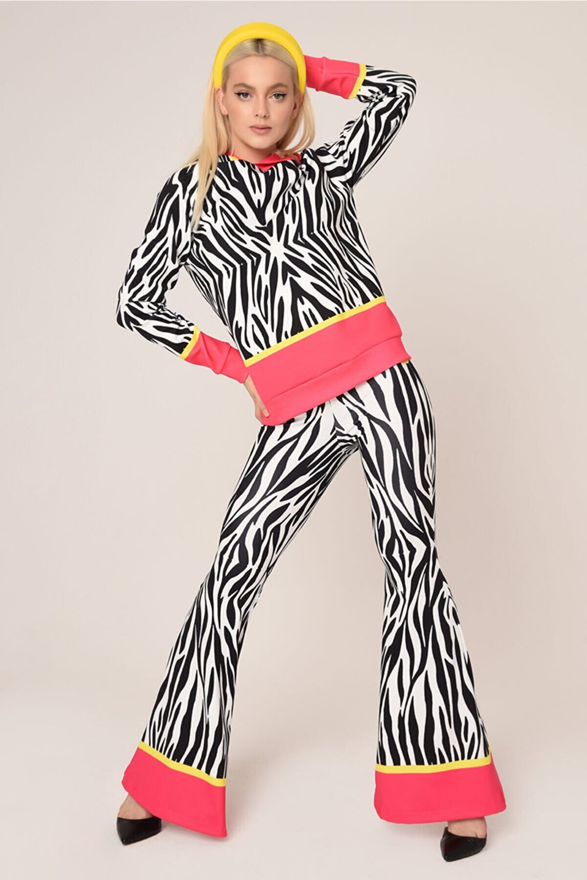 Siyah Beyaz Zebra Desenli Dijital Baskılı Kapüşonlü Sweatshirt-Siyah / Beyaz