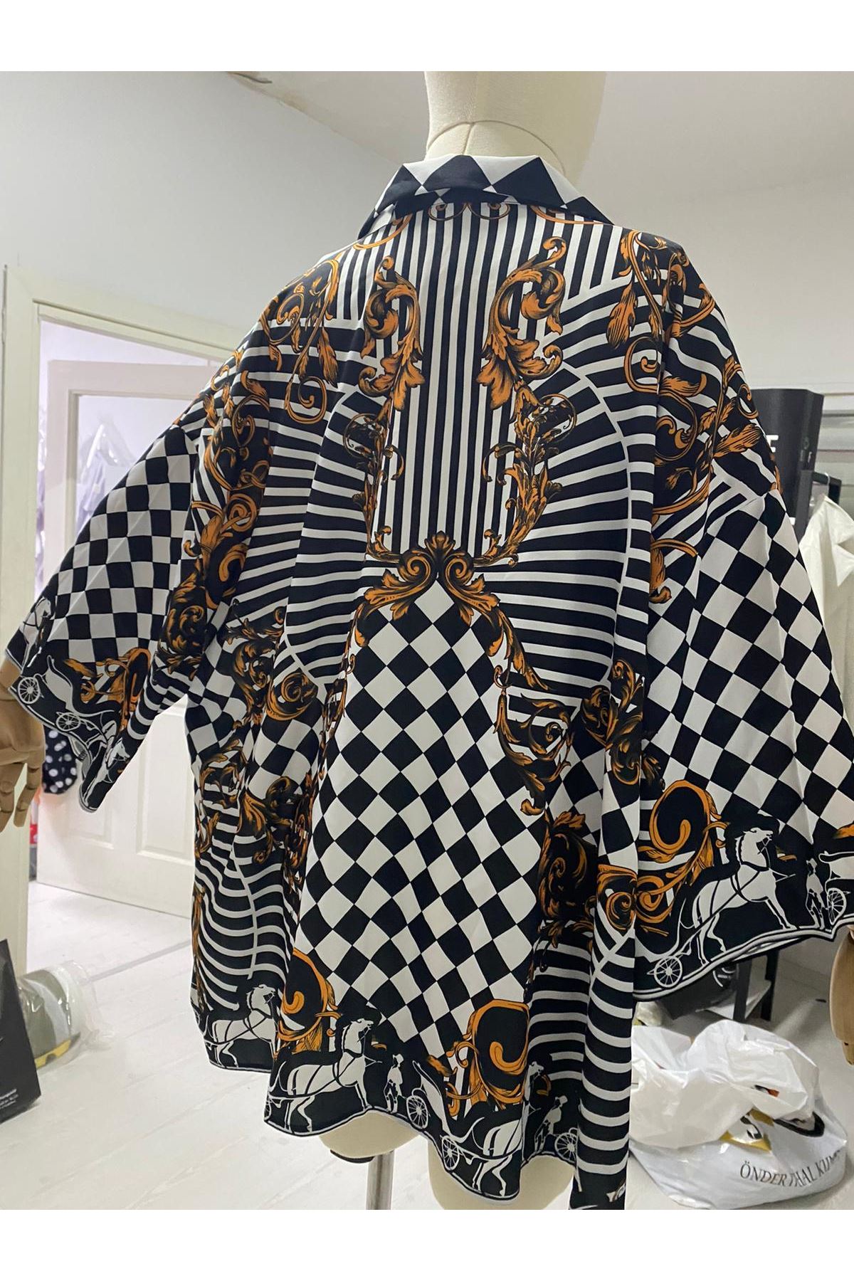 Siyah Beyaz damalı unisex gömlek kimono canlı yaşayan ve hissedenler için GÖMLEK
