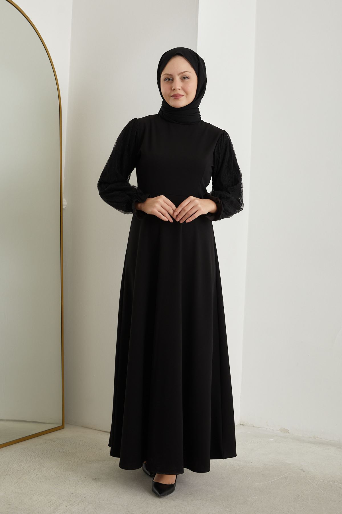 Kol Dantel Detay Elbise-Siyah