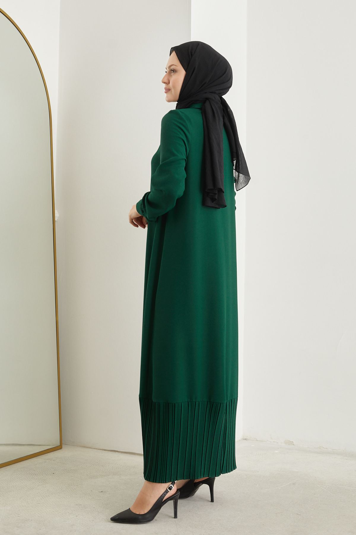 Eteği Pilise Detay Krep Elbise-Zümrüt Yeşili